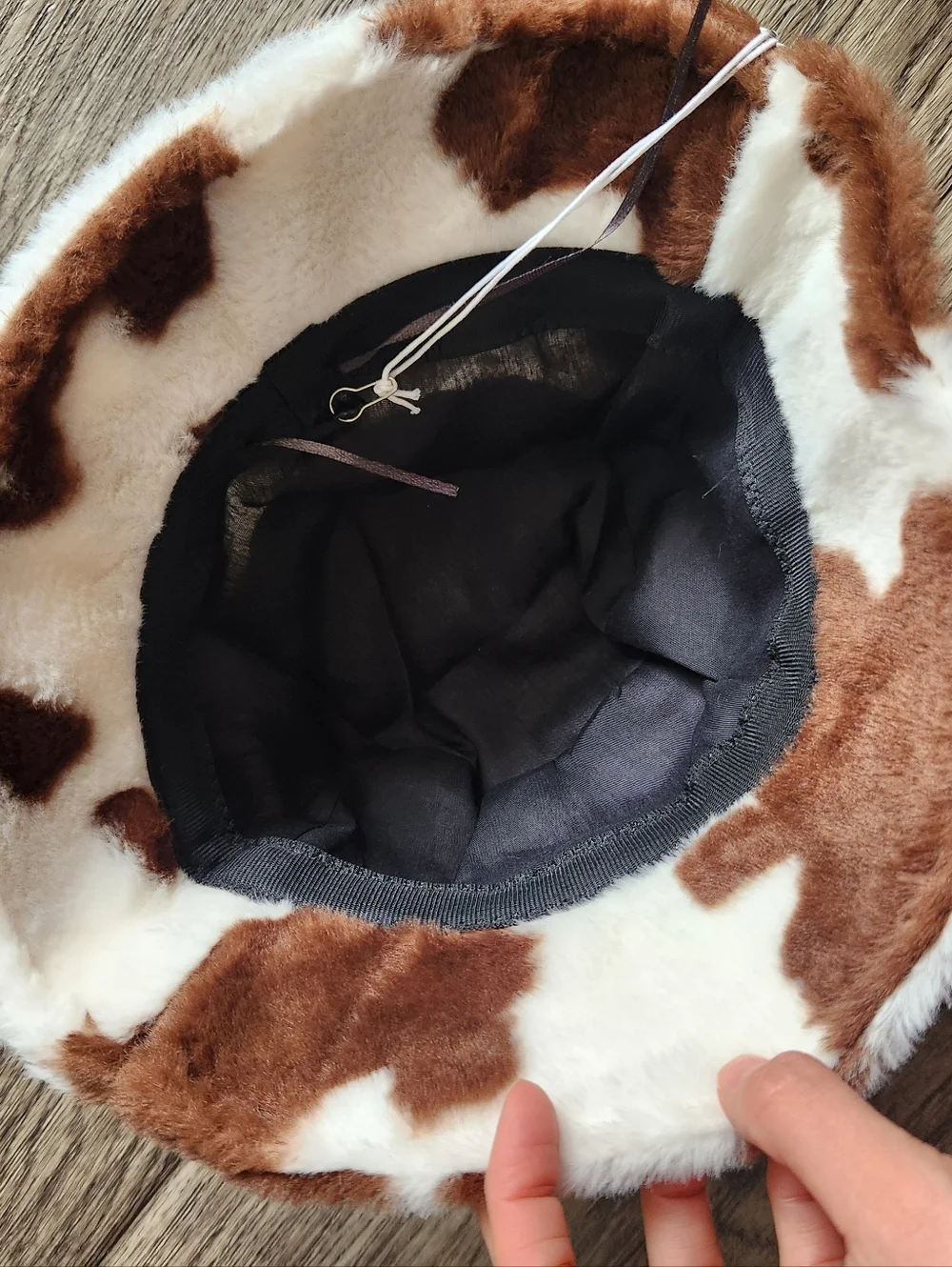 NWT Show Me Your MuMu Faux Fur Cow Print Bucket Hat in White & Brown - Picture 3 of 3